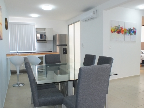 Kitchen and dining table with a breakfast bar at Punta Estrella