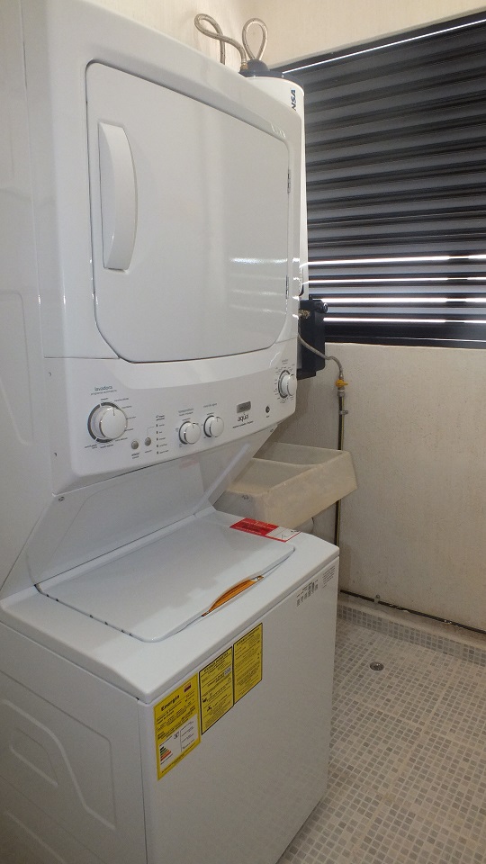 Washing and drying machine at Los Olivos