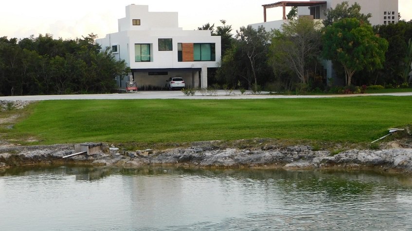 White house in front of the lake at Torre Avia Country Village