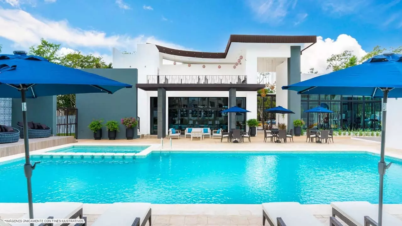 A pool with umbrellas and lounge chairs at Altaria Residencial