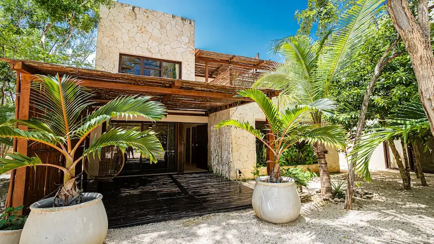 Front facade villa in Selva Norte Tulum