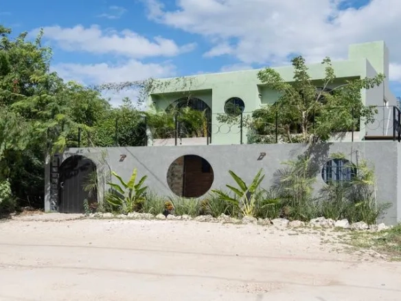 Front facade Casa Verde Tulum