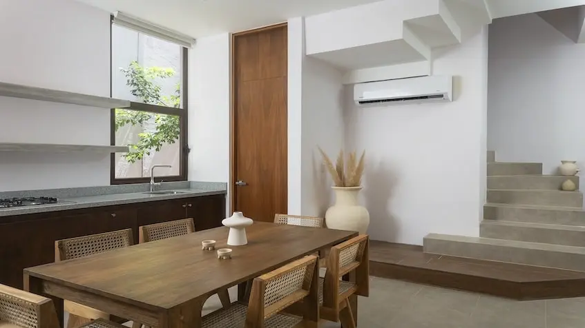 A diningroom with a table and chairs in Isabella Tulum