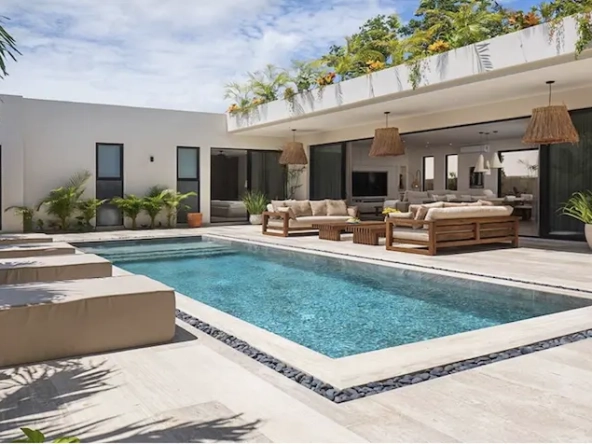 Beds and Pool Villa Stephanie
