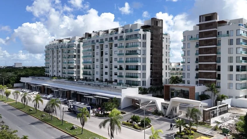 Facade of buildings at the entrance to Valle Aurora, Playa del Carmen