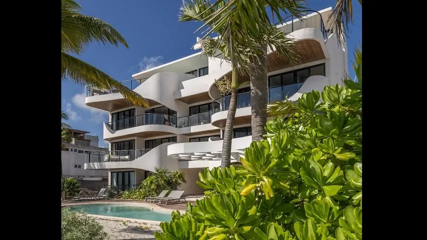 Fachasa posterior en Tankah 52 Beachfront Condos Tulum