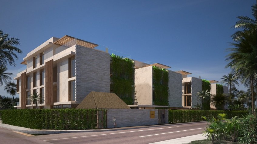Esquina de la fachada de un edificio residencial, plantas verdes en la pared de Casa Libre Airena