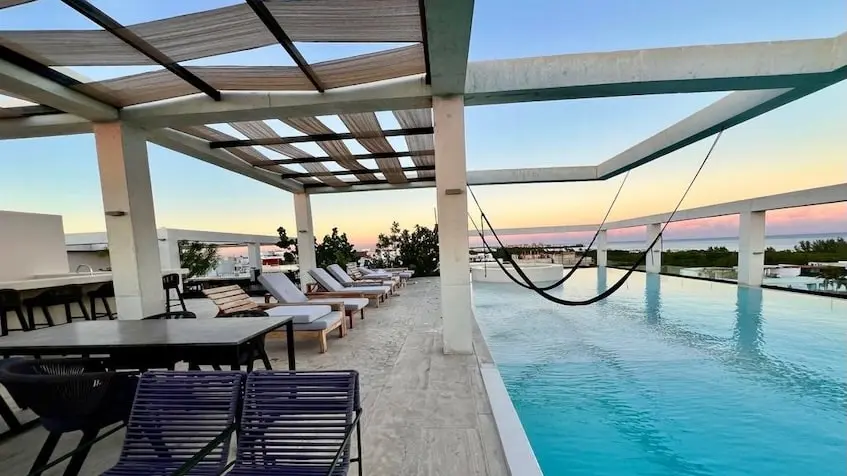 Terrasse avec hamacs au Ceren Playa del Carmen