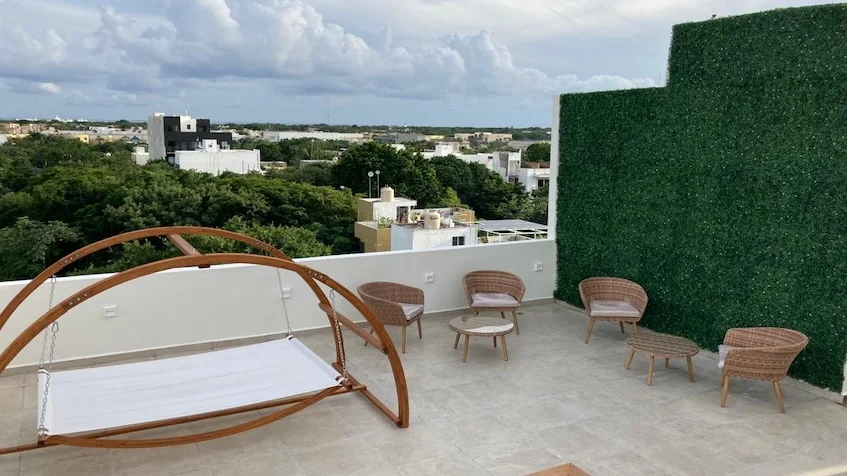 Rooftop con Alberca y Sillas en Mya Black Dimond Playa del Carmen