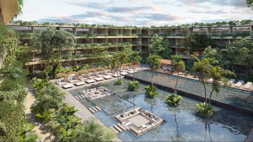 Gran piscina y jardín rodeado de edificio residencial en Mistiq Premium