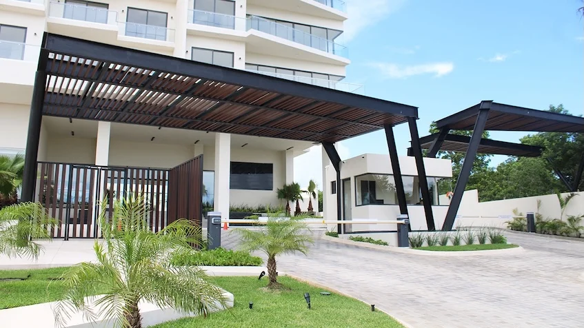 Entrada principal en Valle Aurora Cancun