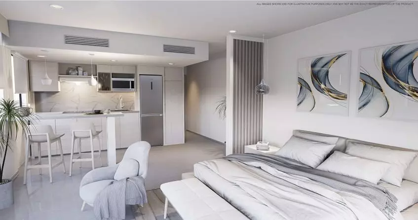 Interior de estudio blanco con cocina, cama king size en Fifty Blanc Playa del Carmen