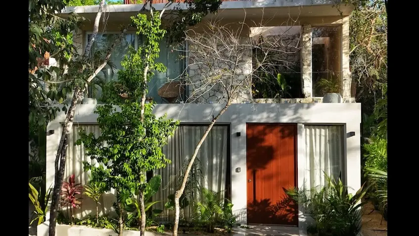 Fachada posterior en Pura Selva Tulum