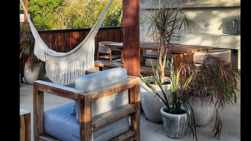 Terraza con hamaca en Pura Selva Tulum