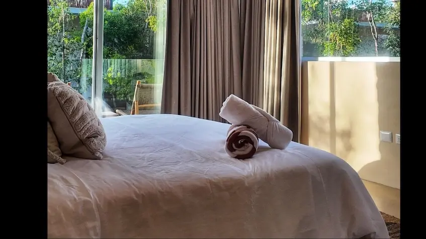 Interior de una recámara en Pura Selva Tulum