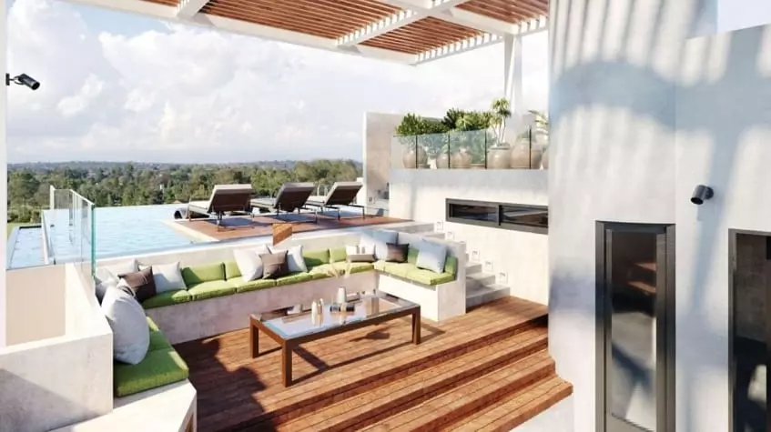 Una terraza con la alberca y camastros con vista a la jungla en Casa Habanero