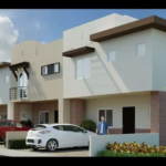 House facades with outdoor parking for 3 cars in Mayakoba City