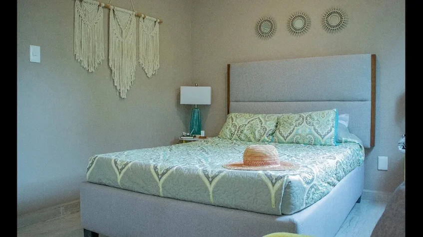 Interior Recámara con sombrero en Zendala Residencial Playa del Carmen