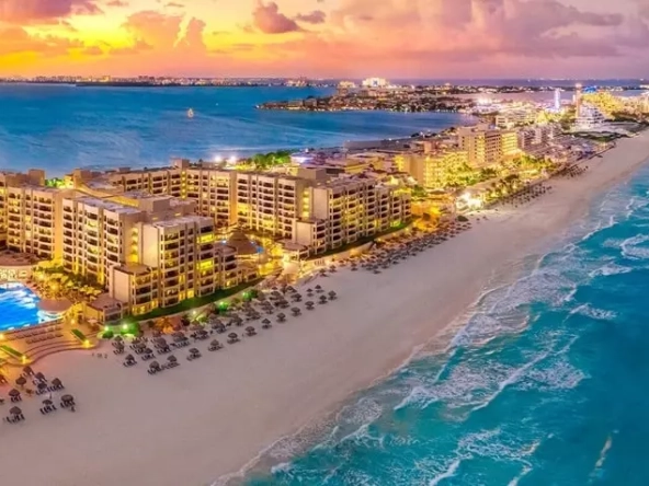 Vista aerea de edificios frente a la playa en Cancun