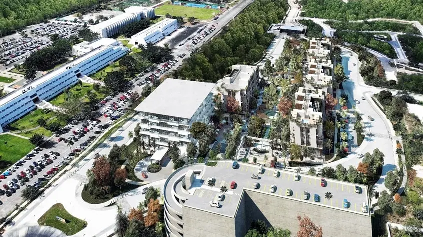 Vista aerea de un desarrollo nuevo con estacionamientos y locales comerciales en Paseo Country Downtown Merida