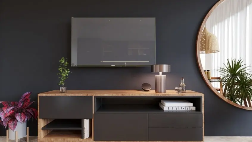 Una sala con tv y un espejo grande redondo en Black Savage Playa del Carmen