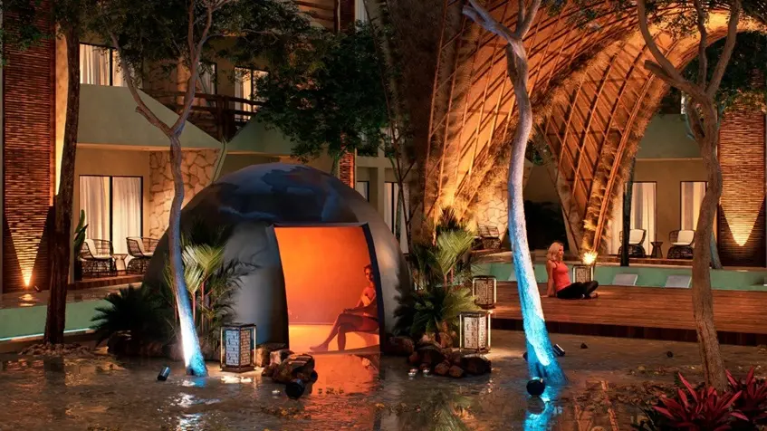 Un area de temazcal y una palapa para hacer yoga en Naia Uhm Tulum