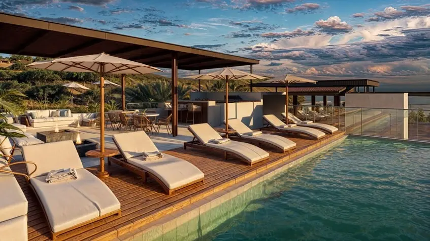 Rooftop incluye piscina y camastros de Emone Playa del Carmen