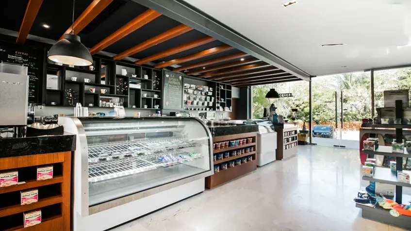 une épicerie fine à l'amada residences playa mujeres