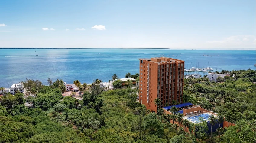 Vista aerea edificio vista al mar en Mistral Condos Costa Mujeres Cancun
