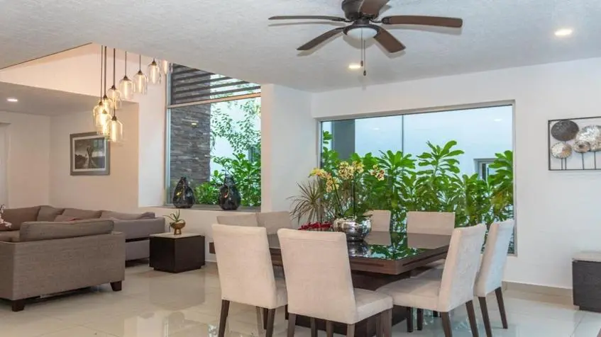 Comedor junto a la sala en Casa senderos Mayakoba Playa del Carmen