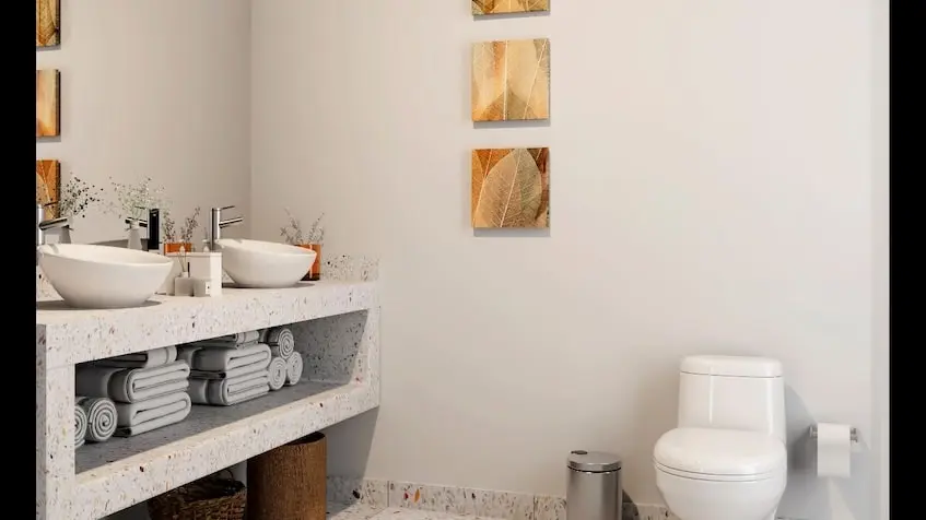 Un cuarto de baño con lavabo y toallas en Casa Sevilla Playa del Carmen