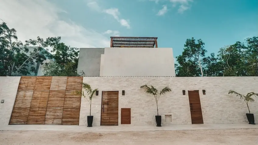 Fachada frontal en Casa Chachalaca Tulum