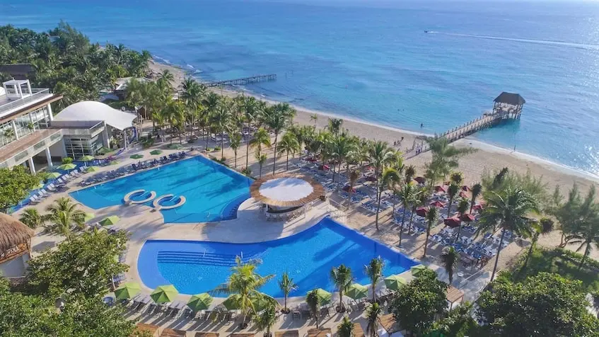 Beach club vista aerea en The Fives Beach Playa del Carmen