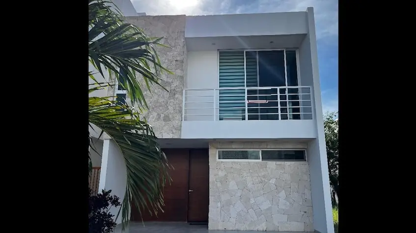 Front facade of Residential Encounter Playa del Carmen