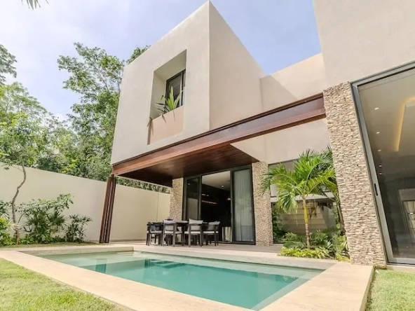 Fachada posterior Alberca Casa Arenas Valenia Playa del Carmen