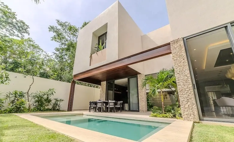 Fachada posterior Alberca Casa Arenas Valenia Playa del Carmen