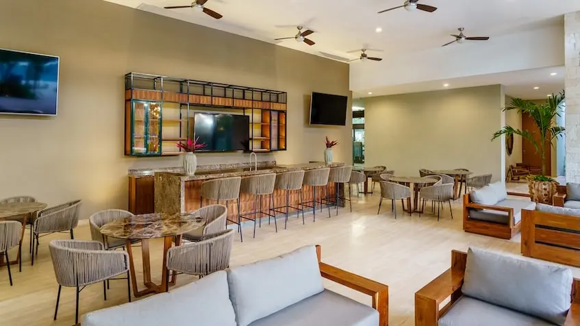 Sala con comedor en Casa Arenas Valenia Playa del Carmen