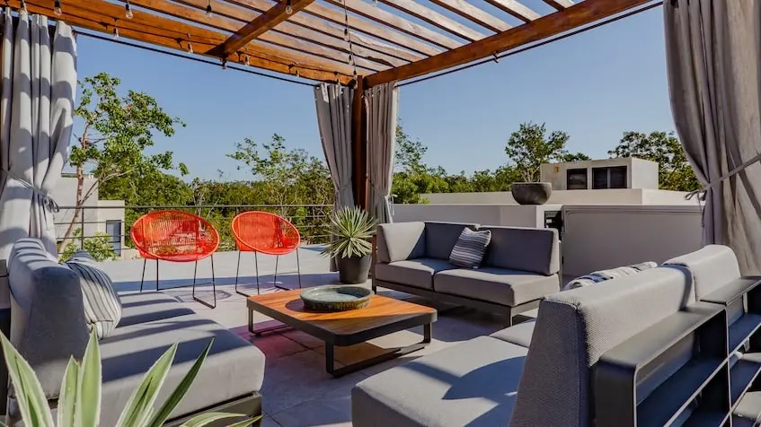 Terraza de una casa en Jabali Flora Fauna Tulum
