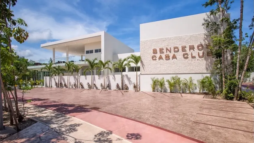 Fachada casa club en Casa Itzamná mayakoba en Playa del Carmen