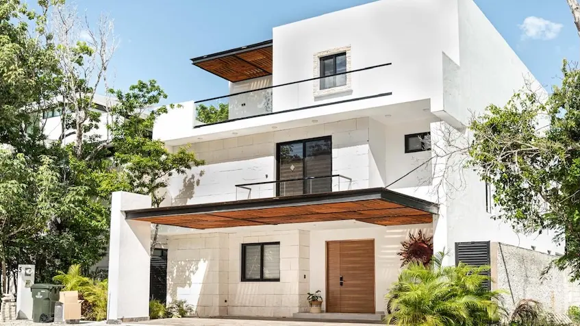 Fachada principal en Casa en Venta en Senderos Mayakoba en Playa del Carmen