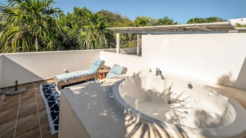 Jacuzzi in the solarium at Tao Ocean Akumal