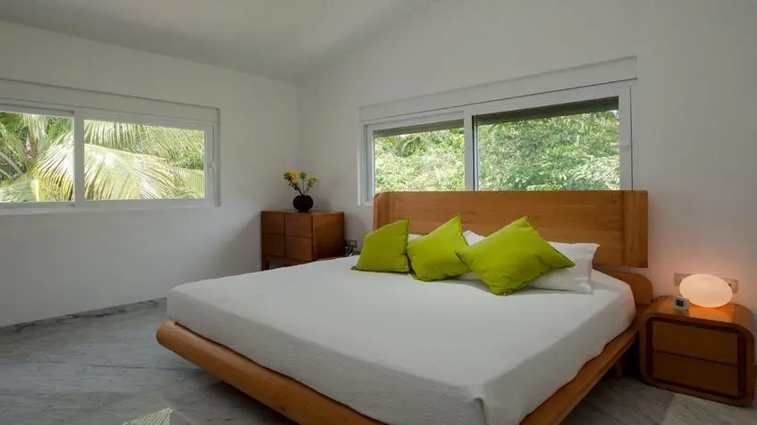 Chambre avec de grandes fenêtres à la Villa Belfiore Playacar Playa del Carmen