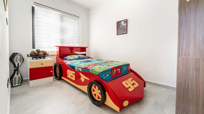 Recamara infantil con cama de auto en Casa en Venta en Senderos Mayakoba en Playa del Carmen