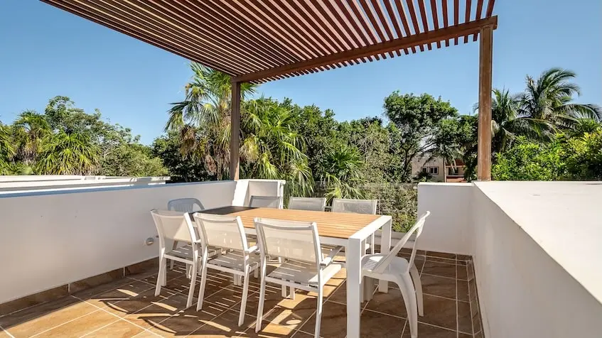 A terrace with solarium at Tao Ocean Akumal