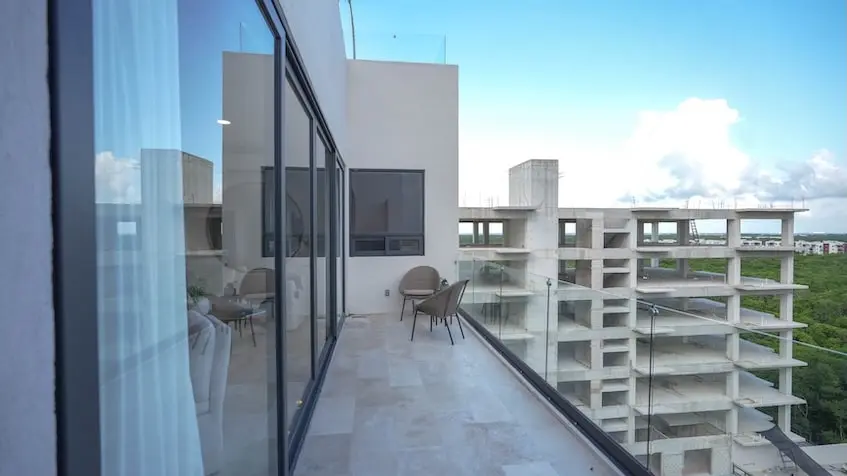 Balcon con barrandal de cristal Macondo Mayakoba Playa del Carmen