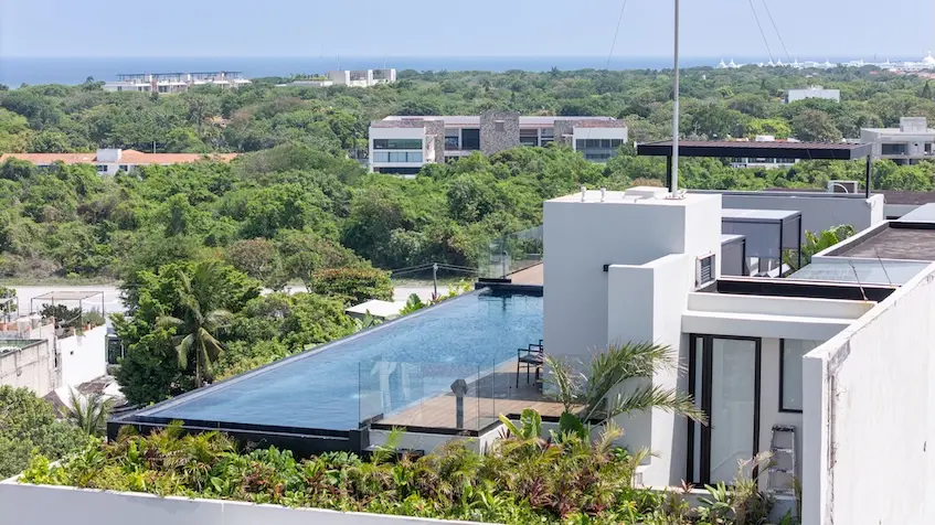 Pool in rooftop oceanview de Nikki Ocean Playa del Carmen