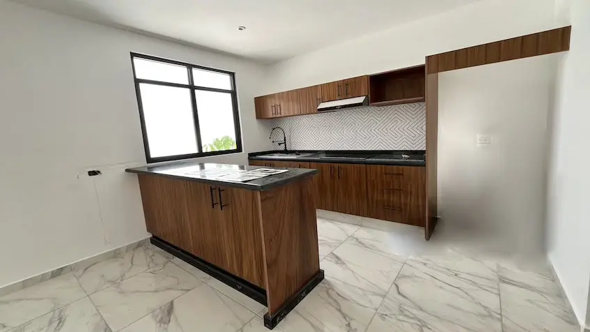 Cocina integral con isla en Prana Towers en Playa del Carmen