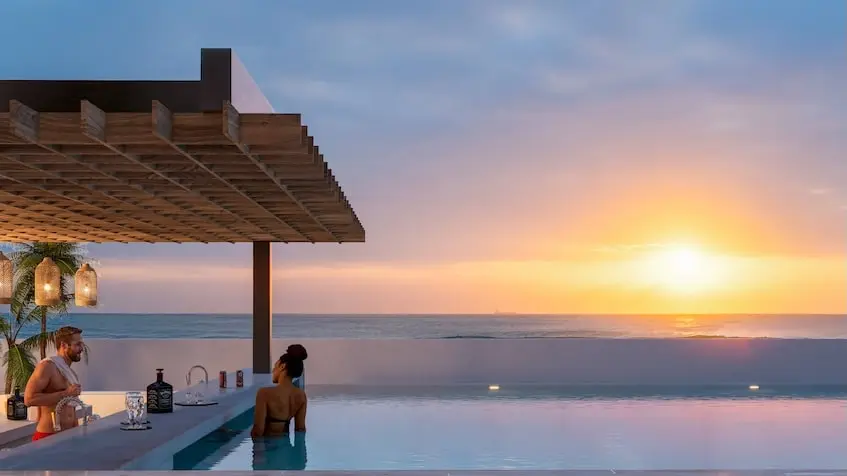 Pool Bar en Ocean Towers Cancun