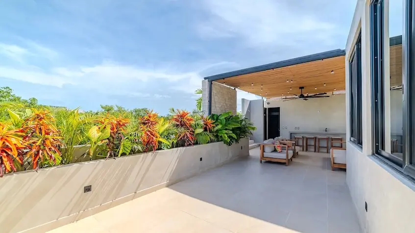 Terraza exterior en Reflections Tulum