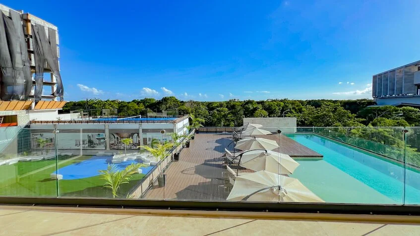 Vista de la amenidad alberca en Macondo Ciudad Mayakobá Playa del Carmen